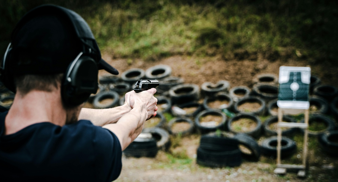 Shooter demonstrating trigger reset timing affected by buffer weight selection in a super safety build