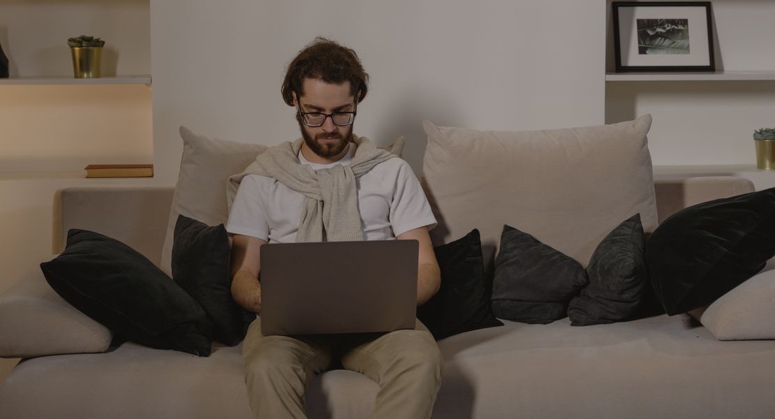 Person reading competition rules on a laptop before registering for a shooting event
