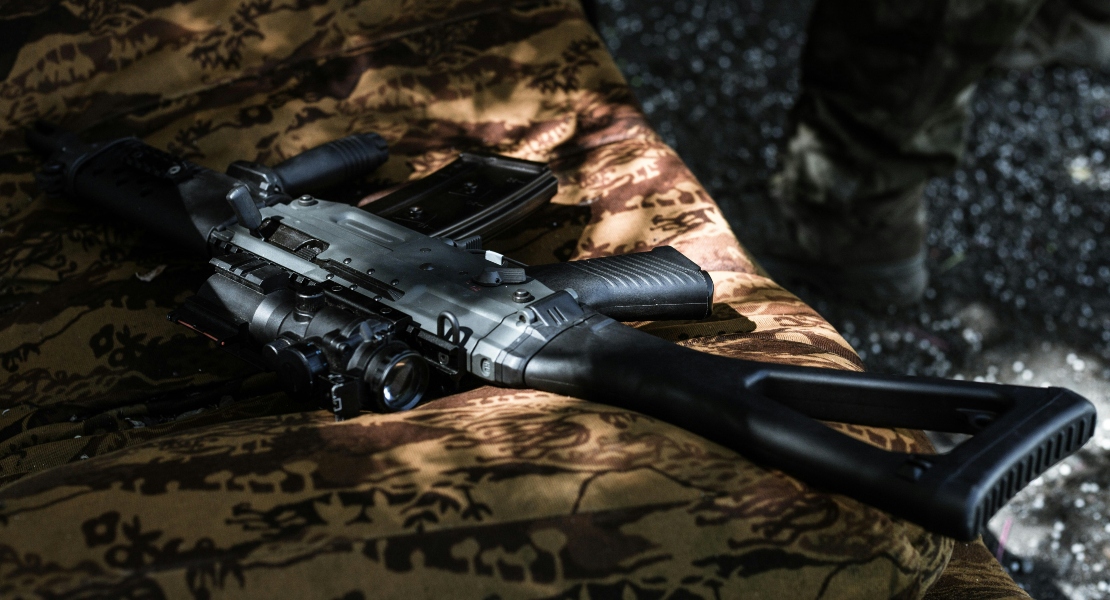 An AR15 rifle on the ground.
