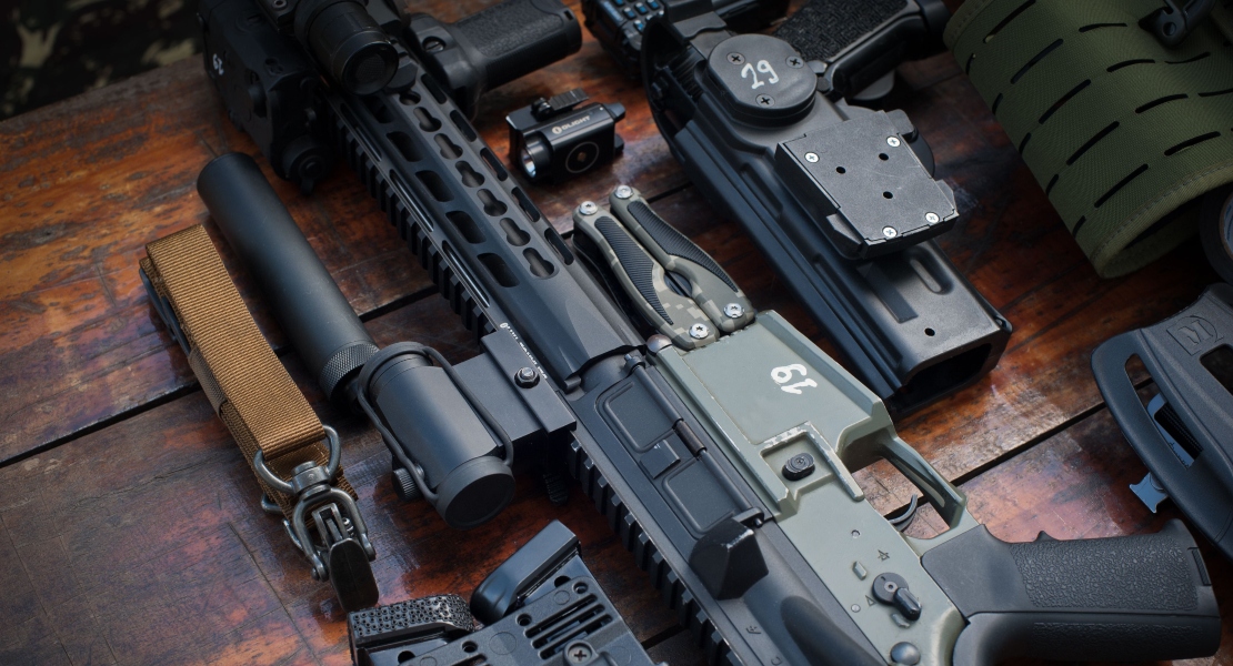 An AR15 rifle laying on a surface.