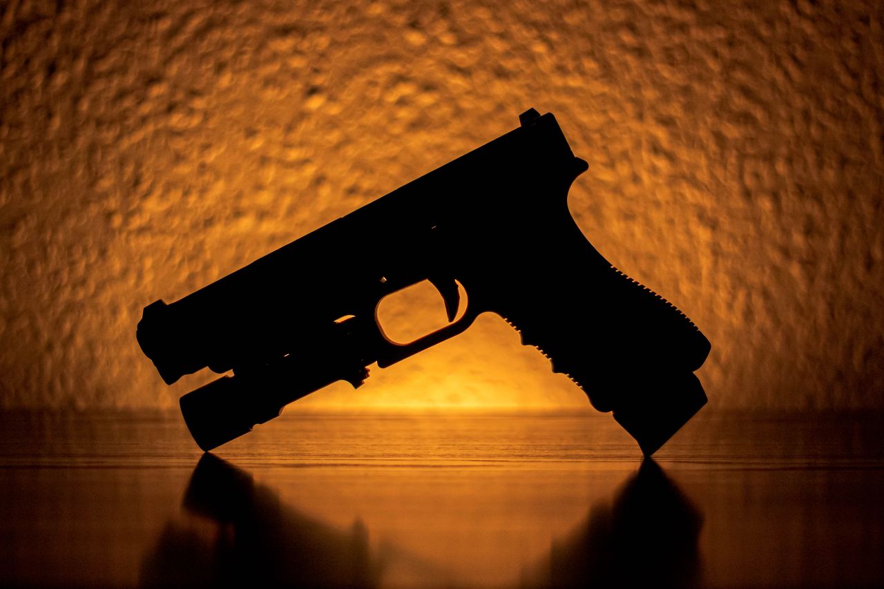 a glock in contra-light
