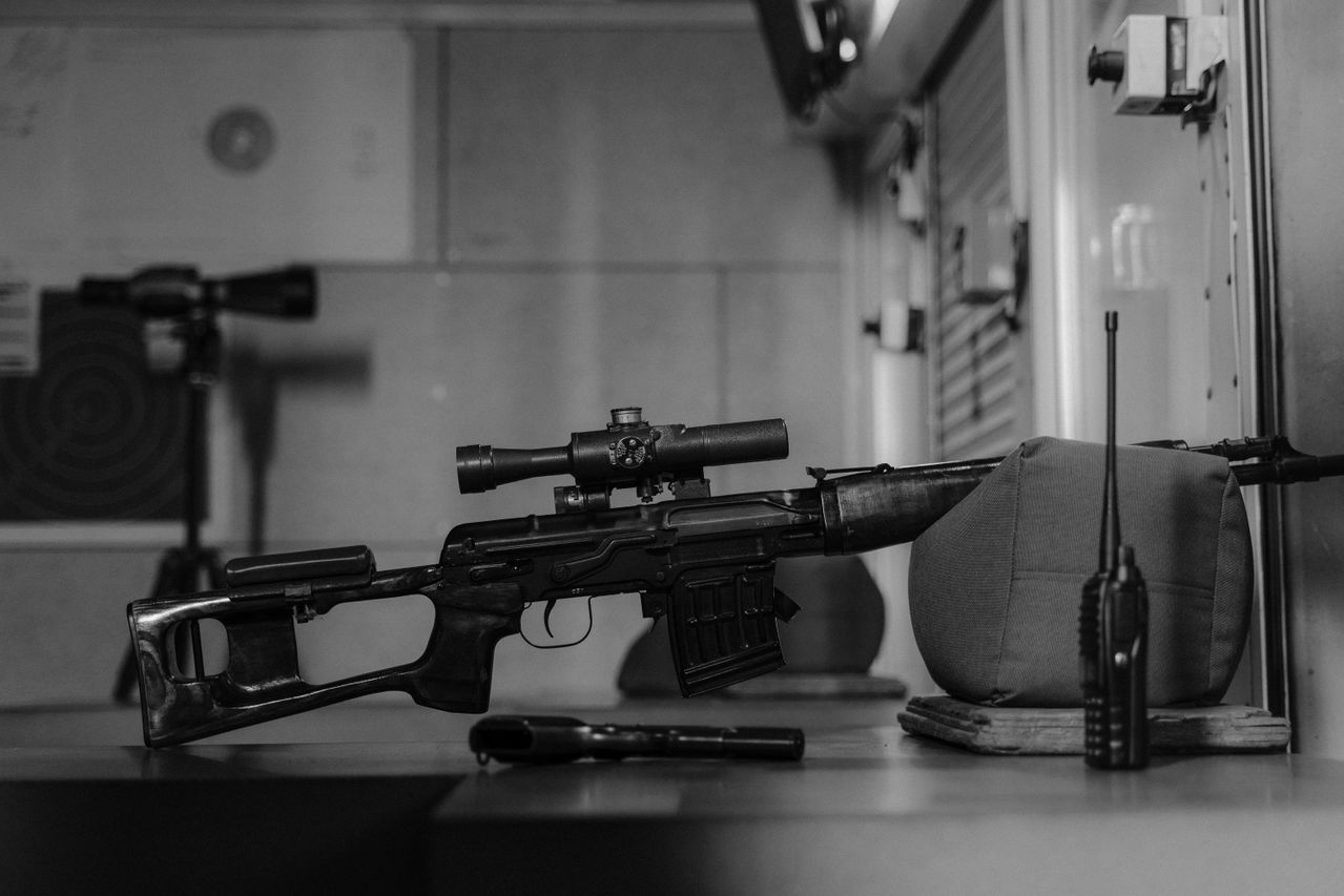 Monochrome image of a sniper rifle on a table